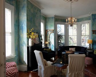 'The Stella' Vintage Fun & Artsy Victorian w/ Parking Family & Friends Getaway - Savannah - Lounge