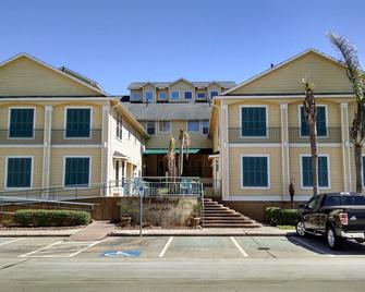Luxury Vacation Rental Condo in Kemah, ~TX~ - Kemah - Building