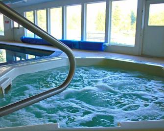 Clearwater Lodge - Clearwater - Piscina