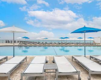 Beach Life Starts Here! 2 Great Units at Marco Polo Beach Resort - Санні-Айлс-Біч - Басейн