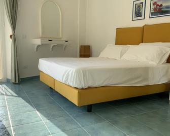Nerano Beach Apartment - Nerano - Bedroom