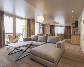 Apartment With Stunning Views - Morzine - Living room