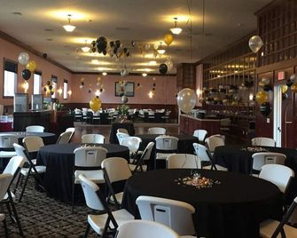 Mackinaw Beach and Bay Inn & Suites - Mackinaw City - Restaurant