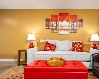 Near Hospitals | P&g | 3 Tvs | King | Petsok - Pineville - Вітальня