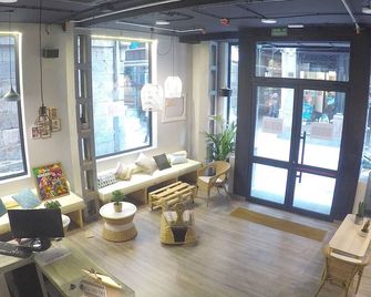 Quartier Bilbao Hostel - Bilbau - Lobby