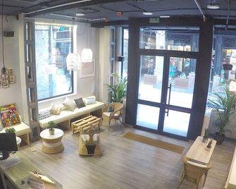 Quartier Bilbao Hostel - Bilbao - Lobby