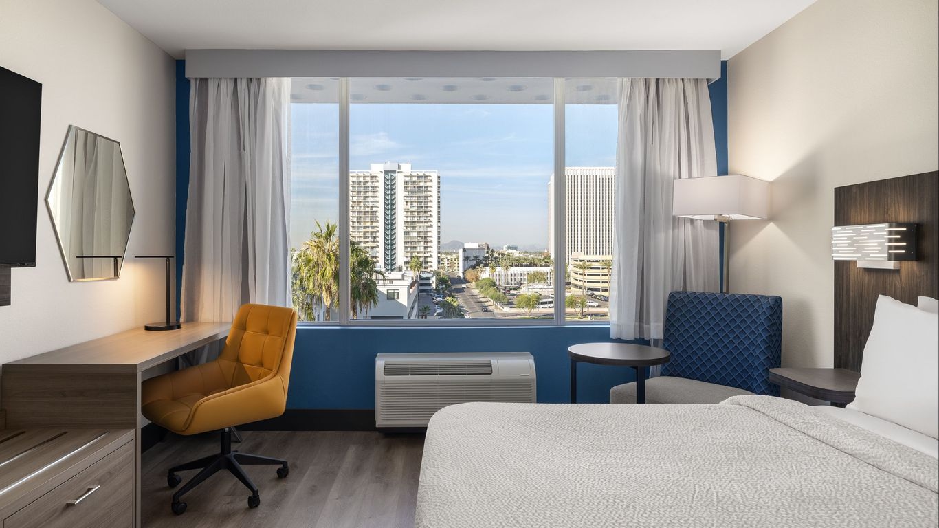 Holiday Inn Express & Suites Phoenix - Midtown