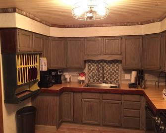 Starved Rock Country Loft In Historic Downtown Lasalle ~ Great View Of River - LaSalle - Cocina