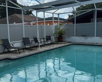 Welcome to our charming studio, perfectly located near Tampa Bay's attractions. - Tampa - Basen