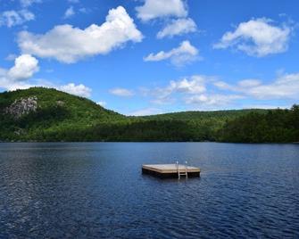 Little Red Cabin On The Lake - Canoe, Swim, Fish & Toast Marshmallows - Waterford - Vista del exterior