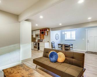 Layton Vacation Rental - Close to Hiking Trails! - Layton - Living room