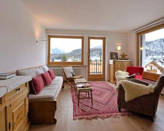 Apartment Chesa Villasimius by Interhome - Celerina/Schlarigna - Obývací pokoj