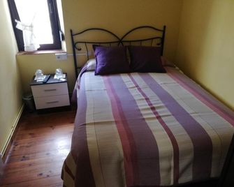 Pensión Rosa - Cabezón de la Sal - Yatak Odası