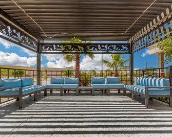 Comfort Suites Las Cruces I - 25 North - לאס קרוסס - פטיו