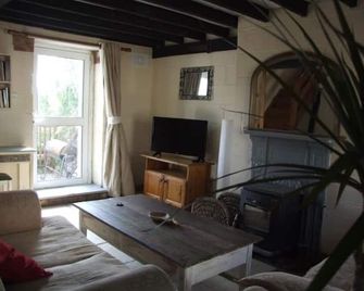 The Coach House - Terraced Cottage for 4 in the heart of Wicklow! - Avoca - Salon