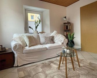 Ferienwohnung Altes Rathaus - Tauberbischofsheim - Wohnzimmer