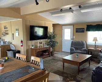 Country Living Close To Everything! - Johnstown - Living room
