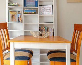 New granny flat in Narwee - Narwee - Dining room