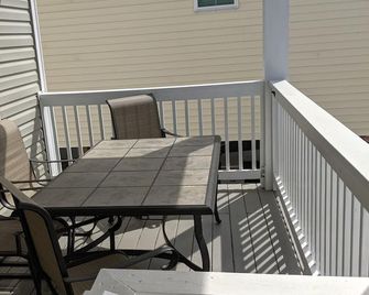Book summer 2026 now! Short stays and discounted weekly stays available. - Kure Beach - Balcón