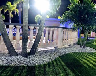 Tropical Inn And Suites - Clearwater