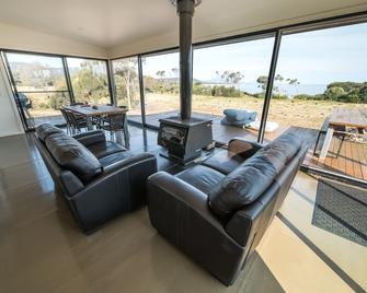 Sawyers Bay Shacks - Flinders Island - Living room