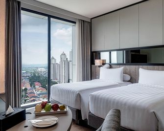 Whiz Luxe Hotel Spazio Surabaya - Surabaya - Phòng ngủ