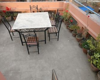 Om Pension Guest House - Lalitpur - Patio
