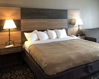 Quality Inn and Suites Boone - University Area - Boone - Bedroom