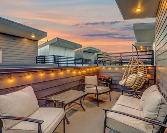 Private Rooftop Patio + 4 Story Home in Downtown FW - Fort Worth - Balcony