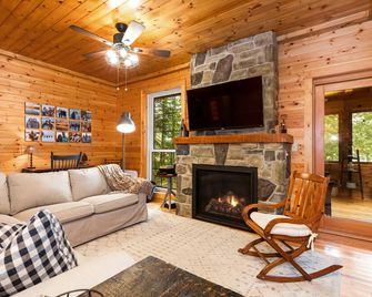 Peaceful Landing - Bondi Village - Living room