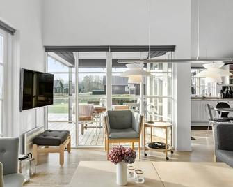 Cozy Home In Nysted With Sauna - Nysted - Living room
