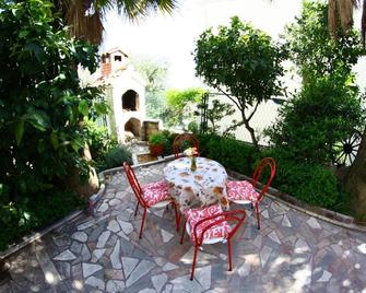 Apartments Maria - Podstrana - Innenhof