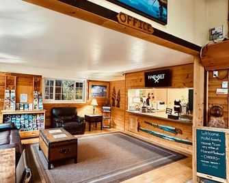 Shasta Inn - Mount Shasta - Sala de estar