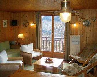 Salvan/Les Marécottes : Mountain views - Garden, terrace - Skiing and hiking - Salvan - Salon