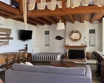 Perfect located: Calm and idyllic above the sea - holiday house Lakonia, Peloponnese - Selinitsa