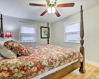 Charming Hamden Home: 2 Mi to Yale University - Hamden - Bedroom