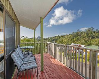 Coastal Hill Retreat - Tairua Holiday Home - Tairua - Balkon