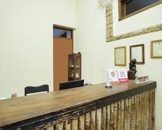 Hotel Tentrem Syariah - Probolinggo - Front desk