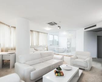 Hotel Arka - Skopje - Living room