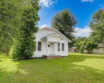 Port Neches Home Rental: Walk to Tugboat Island! - Port Neches - Building