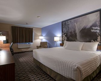 Super 8 by Wyndham Kamloops On The Hill - Kamloops - Bedroom