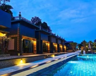 Sky country resort at khanom - Khanom - Pool