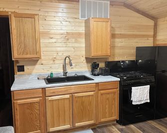 Delightful Cabin #4 close to Warrensburg, Knob Knoster, and Clinton. - Warrensburg - Cuisine