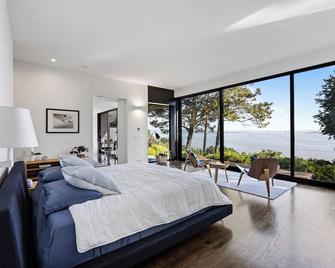 Award-winning ocean view luxury master suite. Perfect romantic retreat - Tiburon - Bedroom