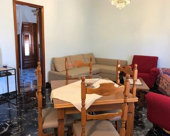 Capo Milazzo Summer Holiday Apartment - Milazzo - Eetruimte