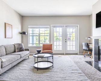 Sleek Santa Clara 2BR w/ W/D, Gym, Pool, walk to Safeway, by Blueground - Santa Clara - Living room