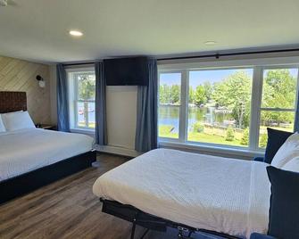 Waterfront Motel-Mountain View-Direct Atv Access - Greenville - Bedroom