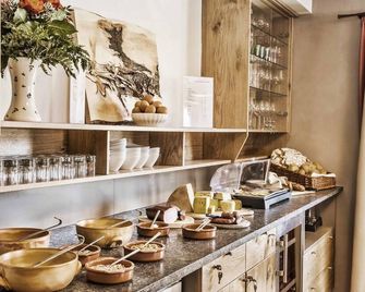 Double room with shower, WC with balcony - 1. Zirben-Pension Lüftenegger - Mauterndorf - Buffet