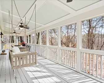 Lakefront with 2-Tier Dock & Jet Ski Dock, Boat Lift, Pool Table, Kayaks, Tubes - Dawsonville - Balcony