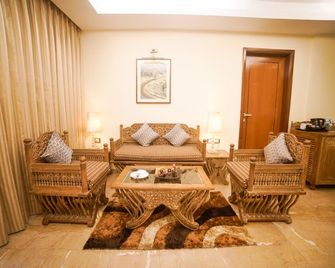 Evershine Resort & Spa - Mahabaleshwar - Σαλόνι